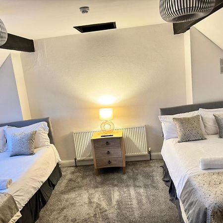 Shm Stays Solihull Hs2 Nec Airport Nr M6 M40 M42 Great For Long & Short Stays 15 Min Walk To Train Station 5 Min Drive To Town Centre Outside Bus Stops & Supermarket Free Parking Zewnętrze zdjęcie