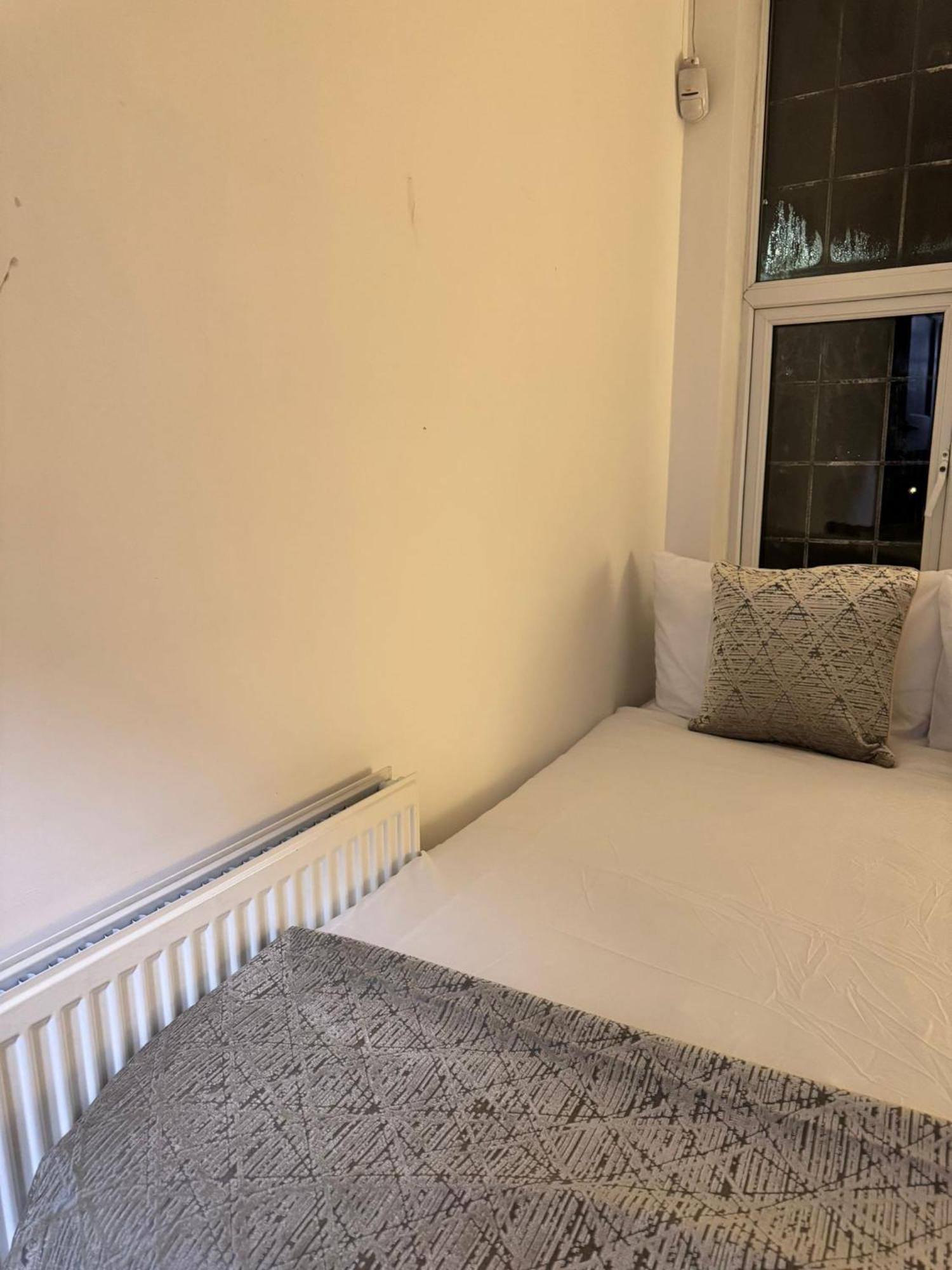 Shm Stays Solihull Hs2 Nec Airport Nr M6 M40 M42 Great For Long & Short Stays 15 Min Walk To Train Station 5 Min Drive To Town Centre Outside Bus Stops & Supermarket Free Parking Zewnętrze zdjęcie