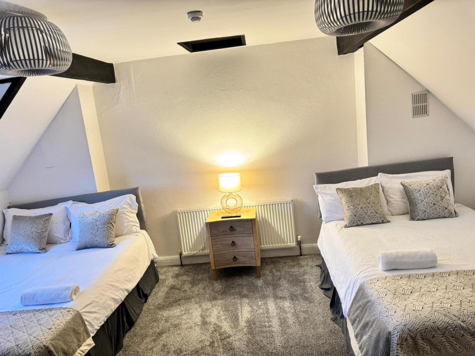 Shm Stays Solihull Hs2 Nec Airport Nr M6 M40 M42 Great For Long & Short Stays 15 Min Walk To Train Station 5 Min Drive To Town Centre Outside Bus Stops & Supermarket Free Parking Zewnętrze zdjęcie